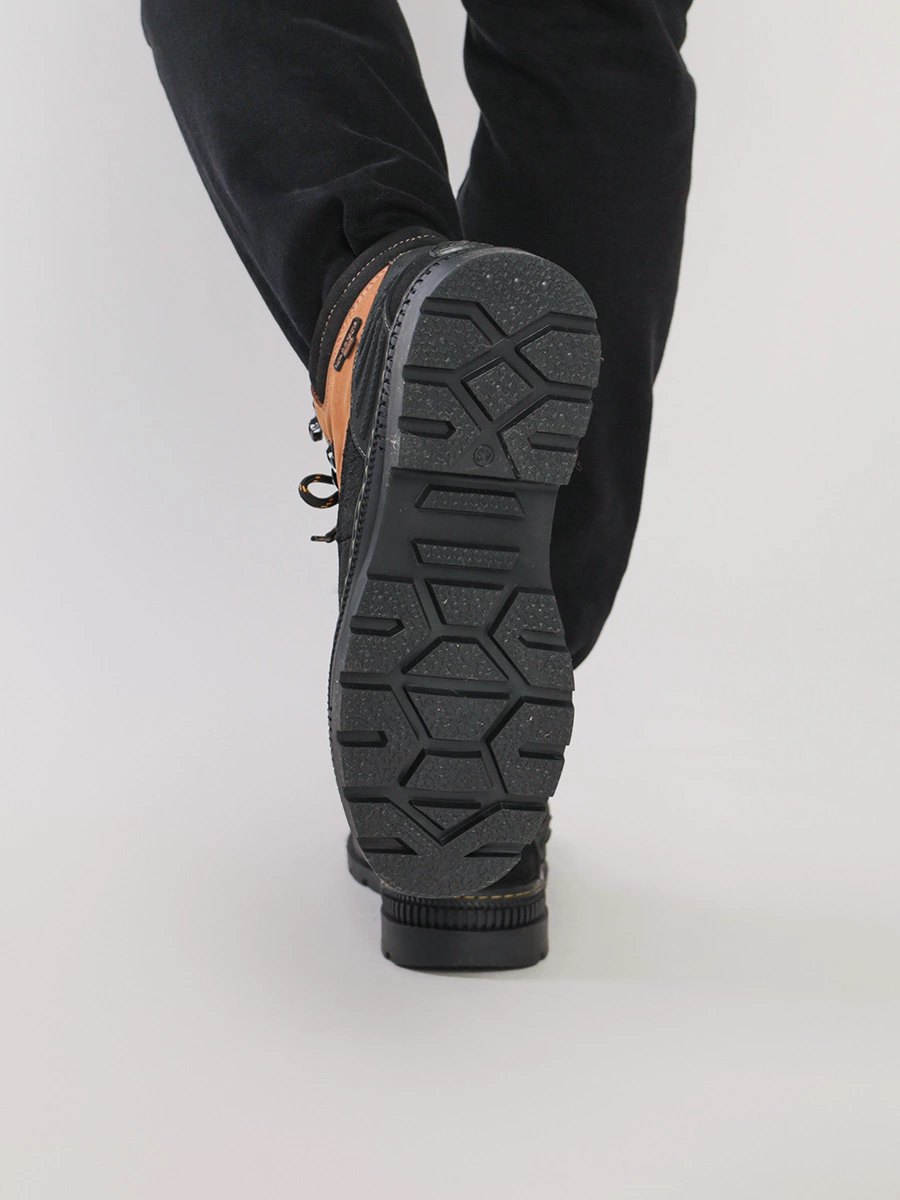 Ботинки комбинированные коричневого цвета на низком каблуке